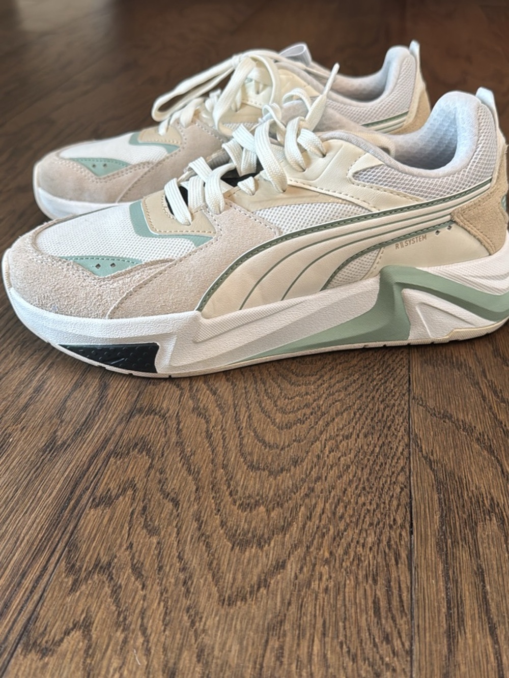 Puma White & Mint Green Retro Sneakers •